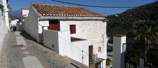 AX698 – Casa de Piedra, large village house to restore, Cutar AX698 – Casa de Piedra, large village house to restore, Cutar
