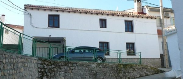 G155 – Casa Rosa Maria, village house with patio garden, Fornes