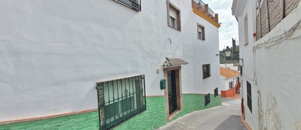 AX1060 – Casa Niño Amá, village house in Benamocarra