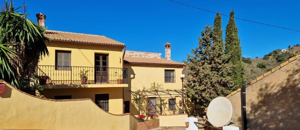 AX1203 – Cortijo Los Tabalos, country house near Riogordo, Benamargosa and Comares