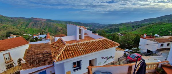 AX1209 – Casa Burganvilla – village house with garage, Moclinejo