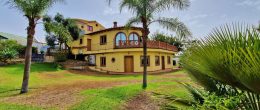 AX1249 – Casa La Risa, complex of 2 country large houses, plus large outbuidings, Riogordo