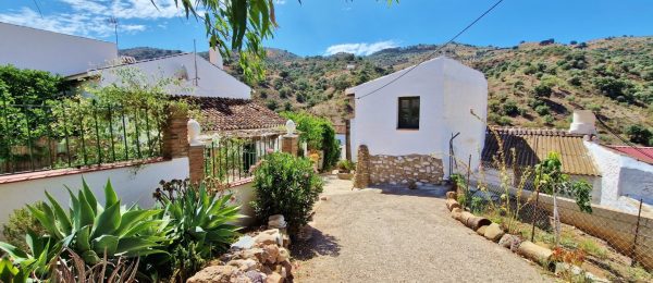 AX1251 – Casas Bernarda – complex of cottages in a small country hamlet, near Casabermeja