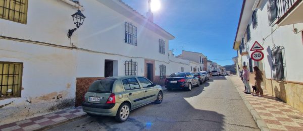 AX1275 – Casa Juana, large village house with patio, Riogordo