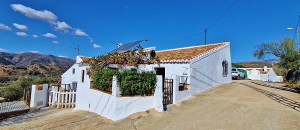 AX1276 – Casa Los Burritos, beautiful country cottage with patio, Riogordo/Benamargosa area