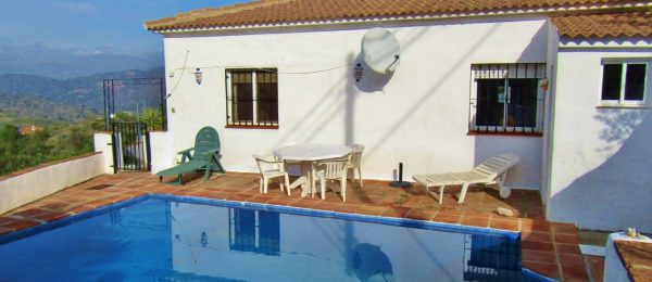 AX1270 – Casa Ganso, single level country house with pool and no neighbours, near Cutar