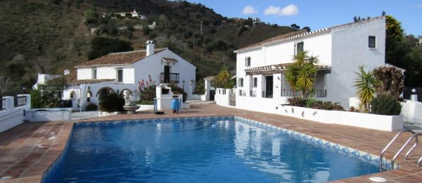 AX1316 – Cortijo de Sueños, rustic home and tourist cottages, near Comares