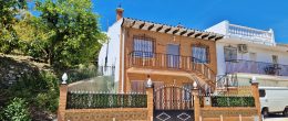 AX1312 – Casa Ramirez, terraced house with patio garden, near Viñuela