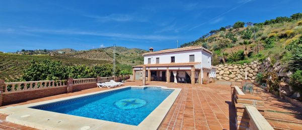 AX1318 – Cortijo Huerta Campo, 4-5 bed country house on a productive mango farm, Velez-Malaga