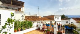 AX1322 – Casa Cristina, village house with terrace, Benamocarra