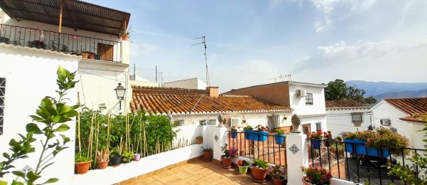 AX1322 – Casa Cristina, village house with terrace, Benamocarra