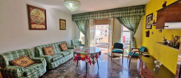 G171 – 3 bedroom apartment, in central Alhama de Granada