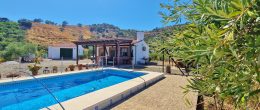 AX1333 – Finca Miguel, two country houses in a mountain location, near Comares