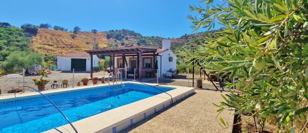 AX1333 – Finca Miguel, two country houses in a mountain location, near Comares