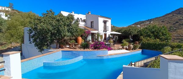 AX1339 – Finca Los Arcos, luxury home and holiday let complex, Comares