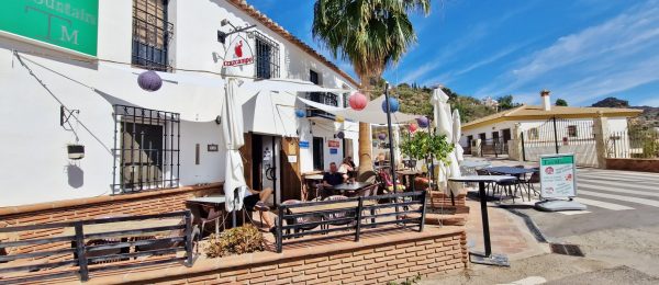 AX1352 – Restaurant and Accommodation ‘Table Mountain’, Los Ventorros, near Comares