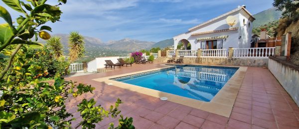 AX1365 – Casa del Cerro, immaculate country house, Alcaucin