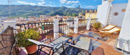 AX1370 – Casa Esquinilla, 3 bedroom apartment in historic building, Benamargosa village