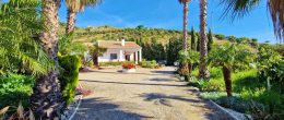 AX1378 – Casa La Encantada, country house just outside Benamargosa village