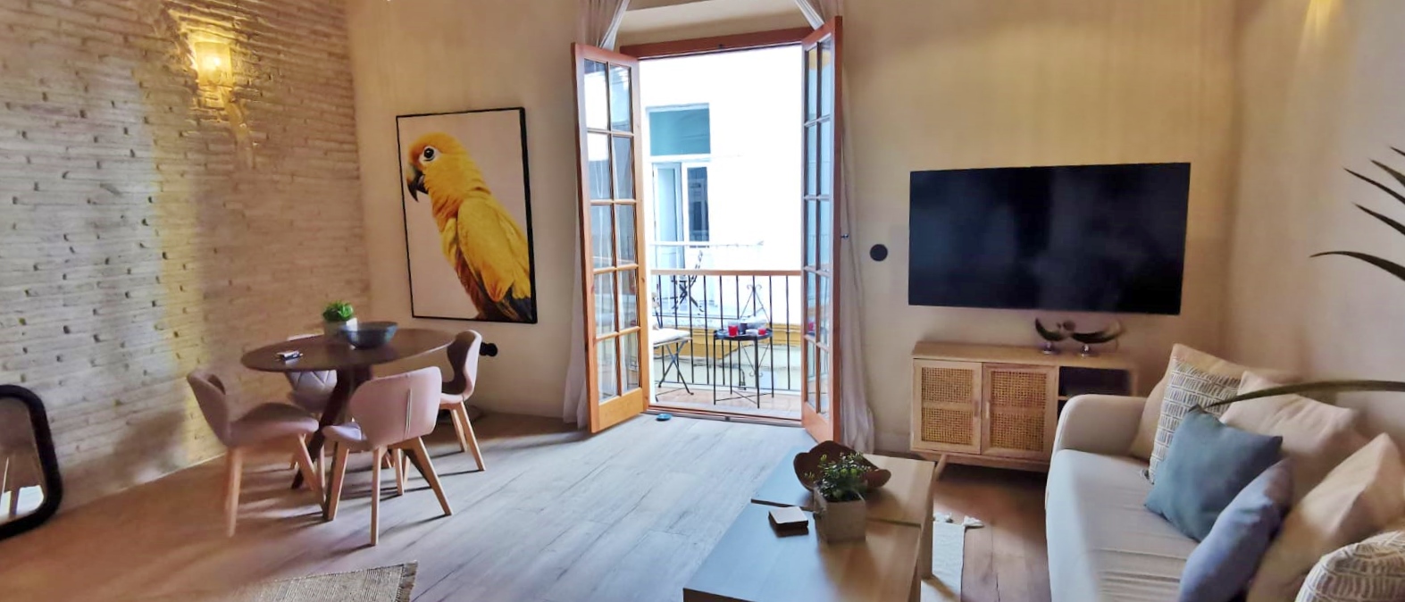 Restored apartment in historic building, Cadiz city centre - Unspoilt ...