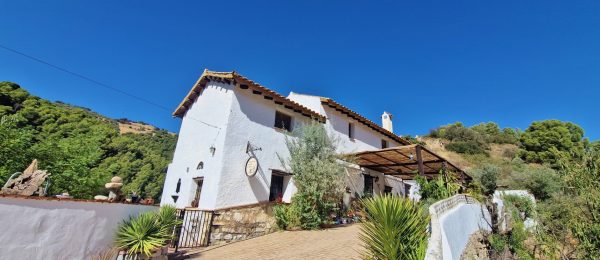 G180 – Cortijo Cuesta de Los Molinos, beautiful country house, near Montefrío, Granada G180 – Cortijo Cuesta de Los Molinos, beautiful country house, near Montefrío, Granada