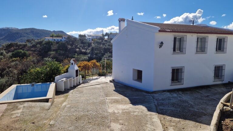 Finca Molina, beautiful country house with large barn, near Comares/Riogordo — photo 4