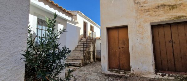 AX1414 – Casa El Palomar, village house to restore, Benamargosa