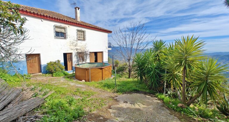 Casa Los Pinos, large house on outskirts of Comares