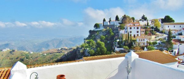 AX1423 – Casa de la Roca, village house, Comares