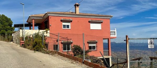 AX1422 – Casa Rayo, country house, edge of village, Comares