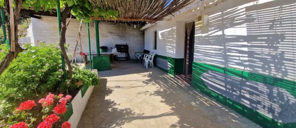 AX1145, Cortijo Pilar Luchena – country house to restore with land and mangos, Benamocarra