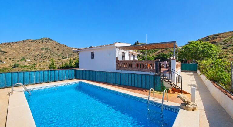 Finca Tunante, country house with mango plantation, near Almachar
